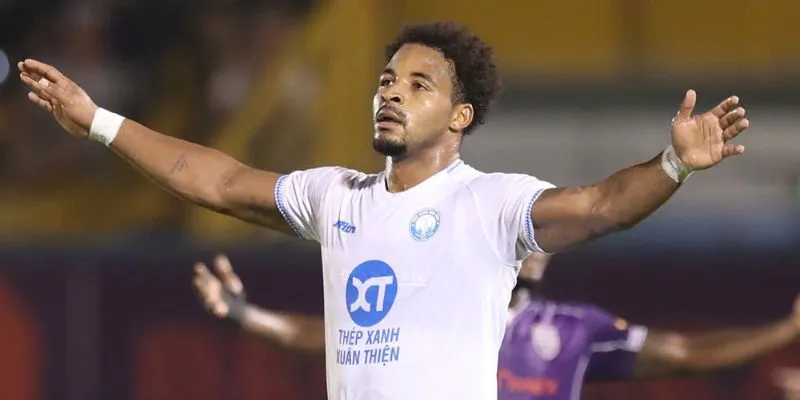 Xuân Son đang thể hiện phong độ hủy diệt